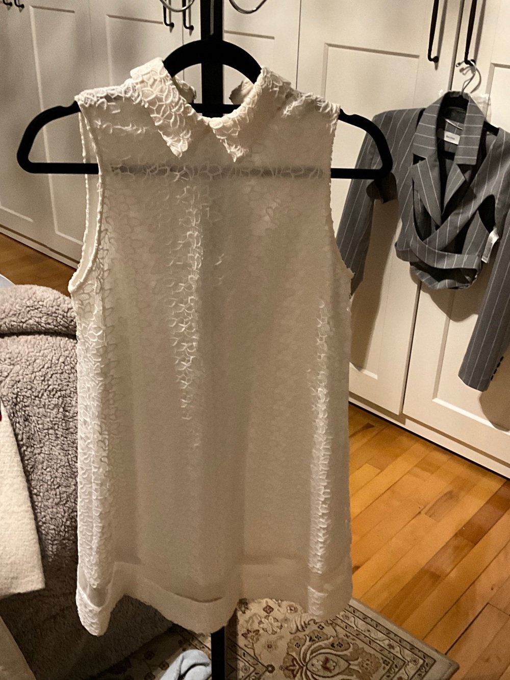 Alice + Olivia White Sleeveless Lace Tunic with Peter Pan Collar